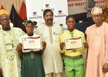 Dangote Refinery Awards Scholarship To 460 Students In Host Communities