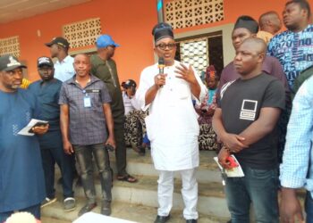 Sen. Smart  Adeyemi Empowers 600 Constituents With Cars, Household Items Worth Over N160mln