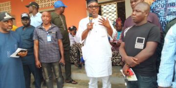 Sen. Smart  Adeyemi Empowers 600 Constituents With Cars, Household Items Worth Over N160mln