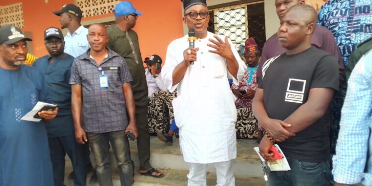 Sen. Smart  Adeyemi Empowers 600 Constituents With Cars, Household Items Worth Over N160mln