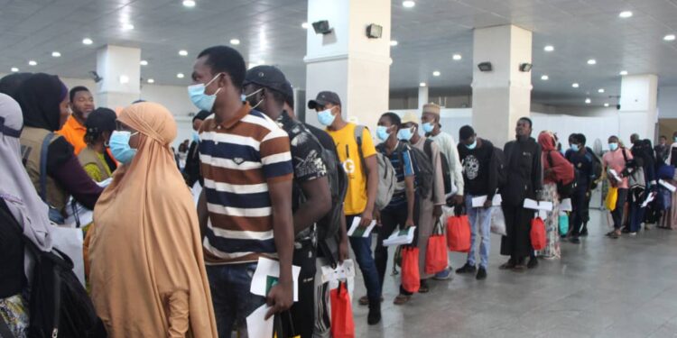 FG Says 1,471 Nigerians So Far Evacuated From Sudan