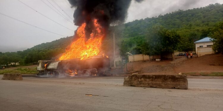 Lokoja -Abuja Highway Totally Blocked As Accident Involving Fuel Tanker, Buses Leaves Many Dead
