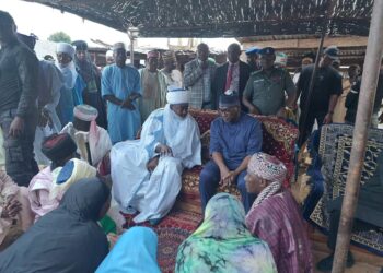 AbdulRazak Visits Patigi, Scene Of Kwara Boat Mishap, Consoles Emir, Relations Of Victims
