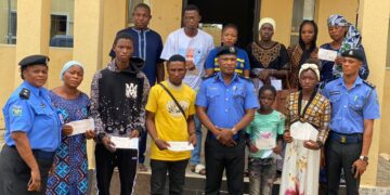 Police Present N4.7mln To Families Of Late 8 Officers In Kogi