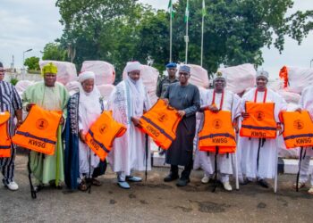 Kwara Govt. Donates 1,000 Life Jackets To Patigi, Restates Commitment To Safe Water Travel