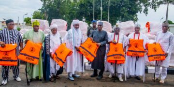 Kwara Govt. Donates 1,000 Life Jackets To Patigi, Restates Commitment To Safe Water Travel