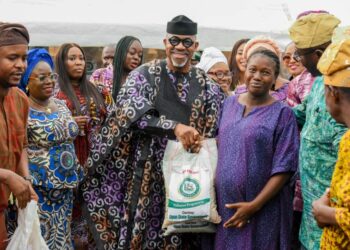 Palliatives : Abiodun Flags Off Distribution Of 300,000 Bags Of Rice In Ogun