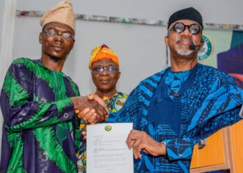 World Teachers Day : Abiodun Presents Houses, Cash To teachers, Schools, Employs Fresh 3,000 Teachers