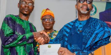 World Teachers Day : Abiodun Presents Houses, Cash To teachers, Schools, Employs Fresh 3,000 Teachers