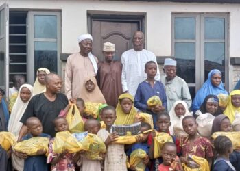 2024 Eid- el – Fitr : Nasidi Masjid Islamic Foundation Donates Cash, Food Items, Clothes To Widows, Orphans In Lokoja