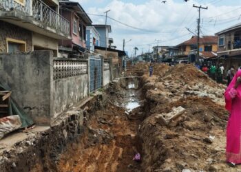 Eye Witnesses Say Bulldozer Responsible For Lagos Mosque Collapse, 11-year-old Girl Confirmed Dead, Five Injured