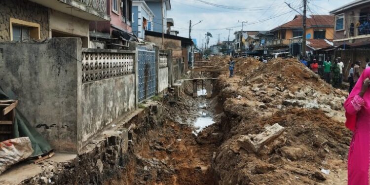 Eye Witnesses Say Bulldozer Responsible For Lagos Mosque Collapse, 11-year-old Girl Confirmed Dead, Five Injured