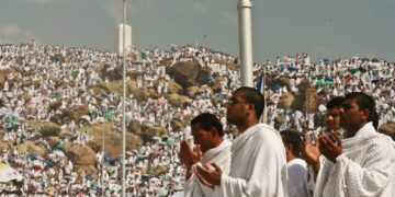 Two Million Pilgrims Pray On Mount Arafat