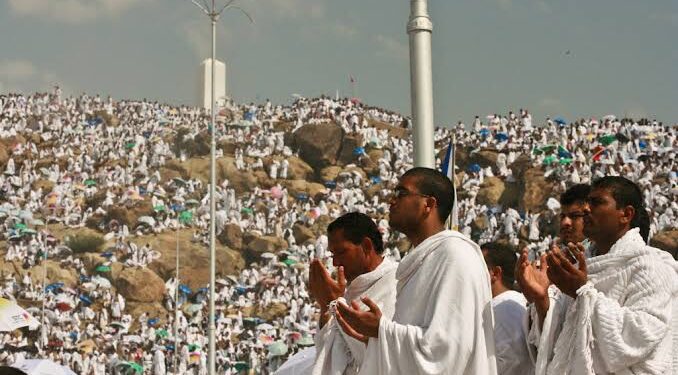 Two Million Pilgrims Pray On Mount Arafat