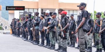 Community Policing : Ododo Distributes Security Materials To 1,050 Newly Recruited Local Hunters