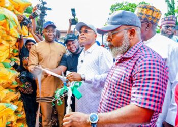 Ododo Flags Off Distribution Of 25 Trucks Of Fertilizer To Kogi Farmers