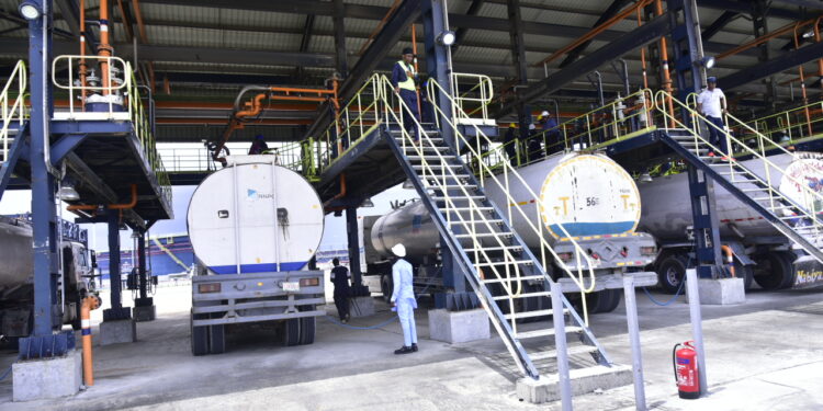 Commencement Of Petrol Lifting From Dangote Refinery Excites FG