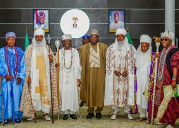 Gov. AbdulRazaq Presents Staff Of Office To New Elerin,Calls For Continuous Growth,Peace In Erin-Ile