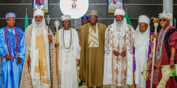 Gov. AbdulRazaq Presents Staff Of Office To New Elerin,Calls For Continuous Growth,Peace In Erin-Ile