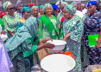 Mrs Tinubu Donates Essential Business Tools To 500 Women In Kogi