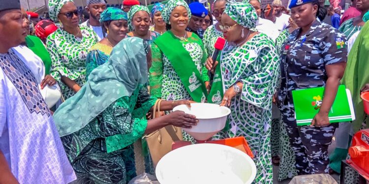 Mrs Tinubu Donates Essential Business Tools To 500 Women In Kogi