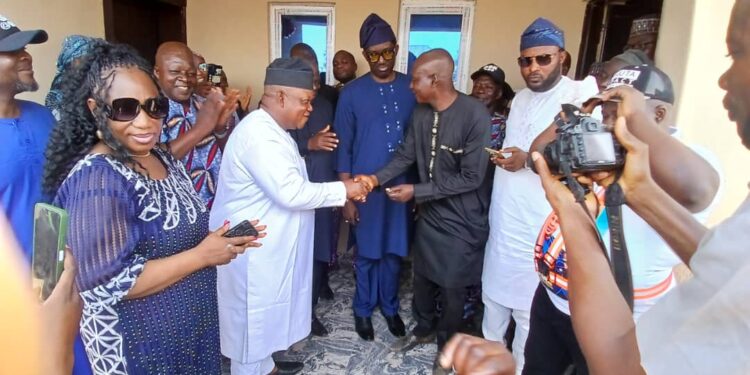 Birthday : Taraba APC Chieftain Sets Free 15 Prison Inmates, Donates N20mln House To Childhood Friend