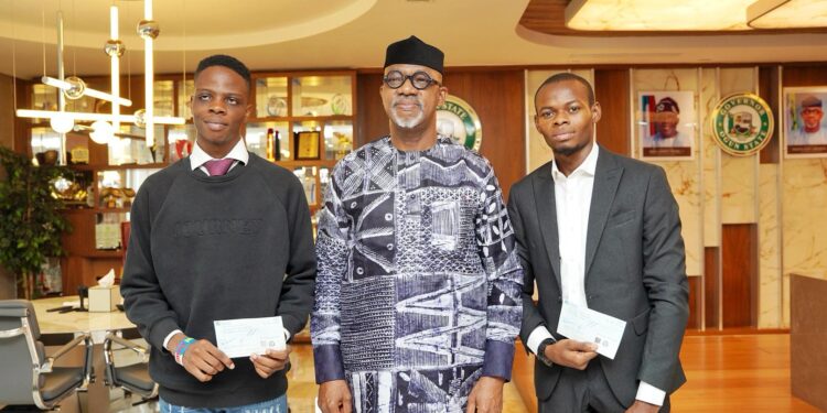 Abiodun Appoints Best UNILAG Graduates Ogun Education Ambassadors, Gifts Them N20mln