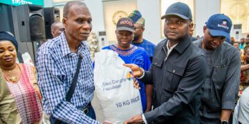 ADF Rice Palliative : Governor Okpebholo Flags Off Distribution Of 13,000 Bags Of Rice In Edo, Urges Wealthy Nigerians To Emulate Dangote