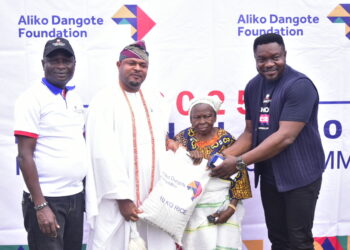 Excitement As Aliko Dangote Foundation Distributes Free Rice In 30 Host Communities