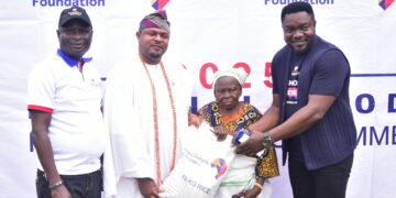 Excitement As Aliko Dangote Foundation Distributes Free Rice In 30 Host Communities
