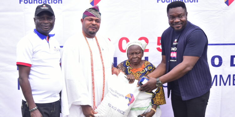 Excitement As Aliko Dangote Foundation Distributes Free Rice In 30 Host Communities
