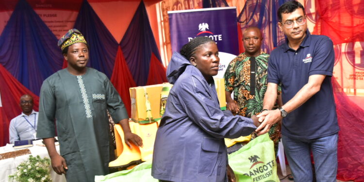 Food Security : Minister Lauds Dangote Cement For Empowering 240 Farmers In Ogun