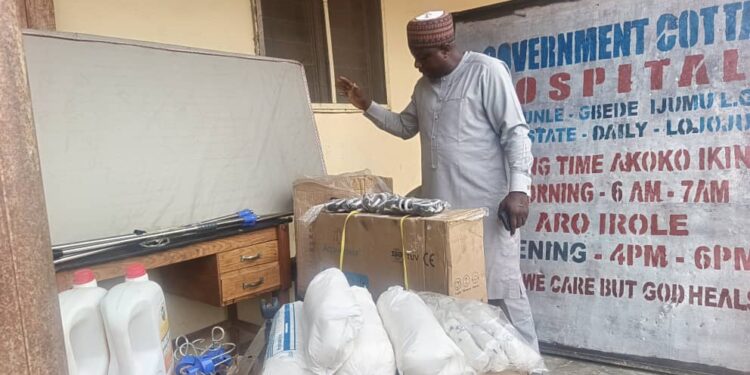Salami, Ajaokuta Steel Complex MD, Donates N3mln Medical Equipment To Ayegunle Gbedde Community