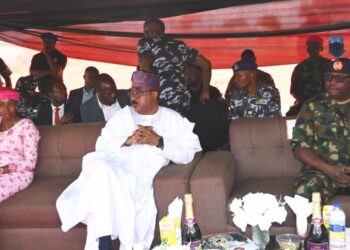 Kwara Gov, COAS, Top Security Chiefs Celebrate Yuletide With Troops In Kwara