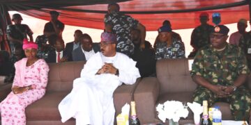 Kwara Gov, COAS, Top Security Chiefs Celebrate Yuletide With Troops In Kwara