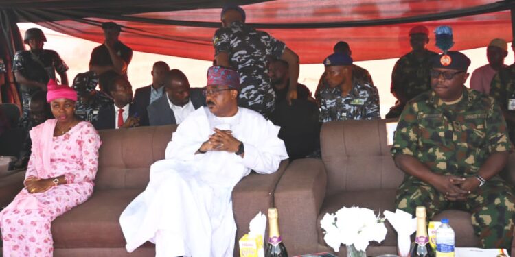 Kwara Gov, COAS, Top Security Chiefs Celebrate Yuletide With Troops In Kwara