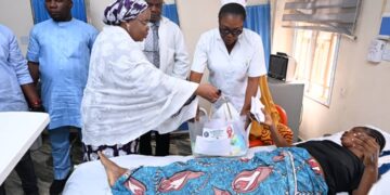 Kogi Governor’s Wife, Hajia Sefinat Ododo Visits CUSTECH Teaching Hospital, Donates Foods, Medical Items To 500 Patients