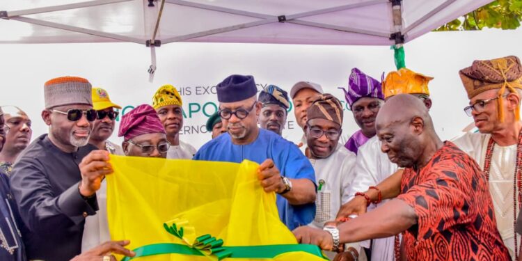 Abiodun Commissions Iworo–Ogbogbo–Igbeba Road, Promises Two More Projects In Ijebu North-East