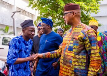 Abiodun Rewards Nigeria’s Best Teacher with Two-Bedroom Flat, FG Donates Car