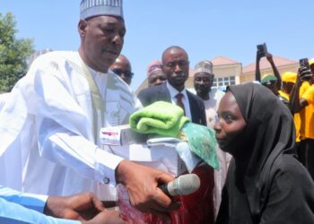 In Massive Employment Drive, Zulum Disburses ₦2bln Starter Packs To 2,970 Trained Borno Youths