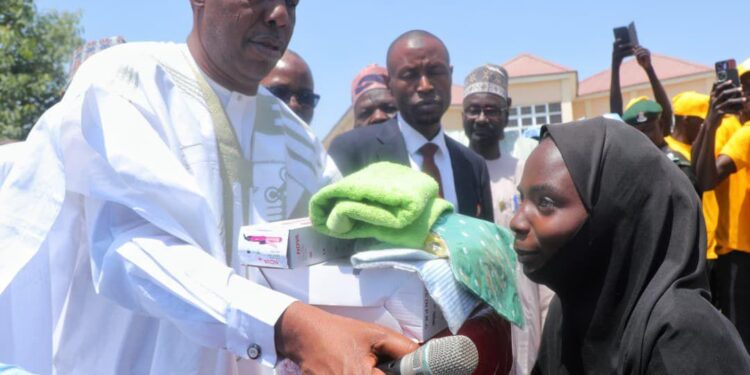 In Massive Employment Drive, Zulum Disburses ₦2bln Starter Packs To 2,970 Trained Borno Youths