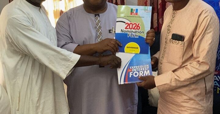 2027 : Taraba APC Group Purchases Governorship Nomination And Expression Of Interest Forms For David Kente