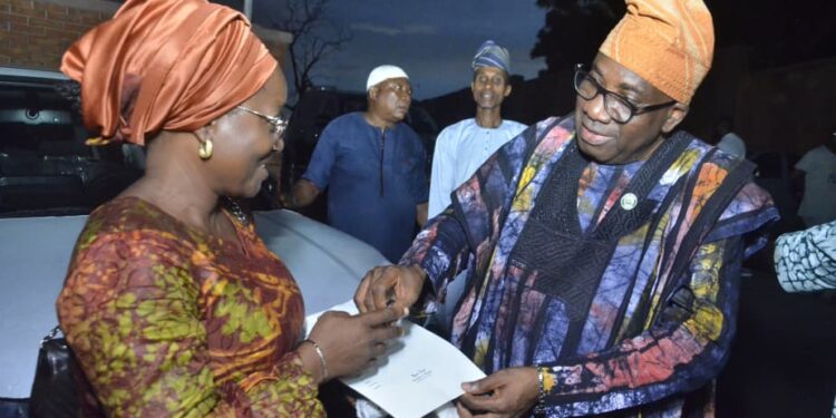Ogun Distributes 20 Vehicles To Permanent Secretaries