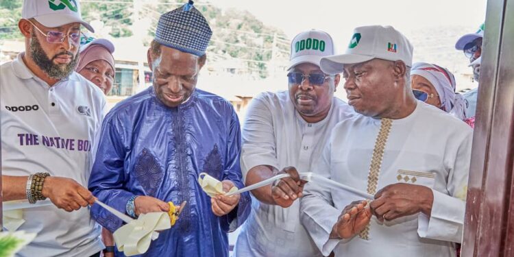Governor Ododo’s Aide, Ismaila Isah, Commissions New APC Secretariat In Ogaminana Central Ward