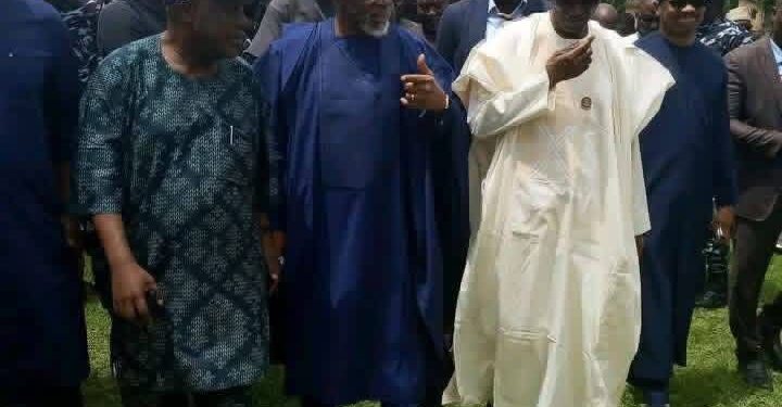 FG Dispatches Nuhu Ribadu, Minister Of Defence, Gbajabiamila, Others To Oyo Communities Where 7 Teachers, 39 Pupils Were Abducted