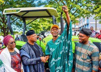 World Food Day : Ogun Distributes 10 Tractors, 1,200 Android Phones, Farm Inputs To 10,000 Farmers
