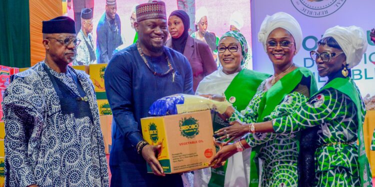 Remi Tinubu’s Renewed Hope Initiative Takes Food Outreach To Ogun’s Vulnerable